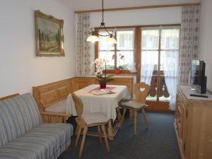 a living room with a table and chairs and a couch at Spechthäusl in Bayerisch Gmain