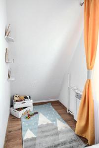 Łóżko lub łóżka w pokoju w obiekcie Dom wypoczynkowy u Ciwersa z balią w ogrodzie