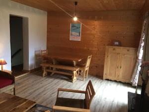 托娃赛小木屋酒店的休息区