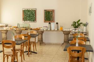 Hotel Doral Apucarana tesisinde bir restoran veya yemek mekanı