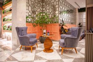 a waiting room with two chairs and a table at Theatrum Hotel Baku in Baku