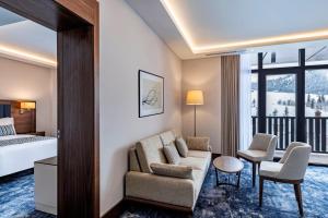 Postel nebo postele na pokoji v ubytování Ambassadori Goderdzi Hotel