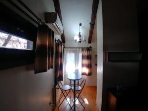 A television and/or entertainment centre at Konak Hotel Tuzla