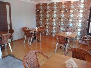 A seating area at Konak Hotel Tuzla