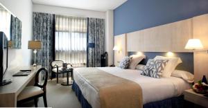 A bed or beds in a room at Hotel Nuevo Boston