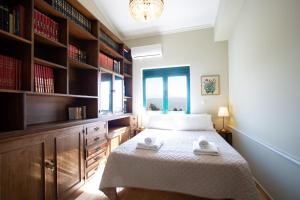 A bed or beds in a room at Golden Key Villas