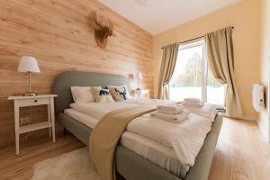 Posteľ alebo postele v izbe v ubytovaní White Holiday Domki i Apartamenty
