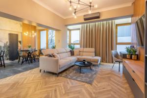 Telewizja i/lub zestaw kina domowego w obiekcie Ambria Apartments Platan Tower