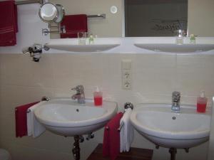 Bilik mandi di Ferienhaus Isolde +12 gambar