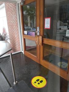 a door with a smiley sign in front of it at Quintana Hotel in San Luis