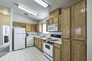 Sunny Pahrump Hideaway with Patio and Fire Pit!
