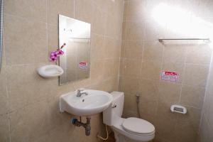 Vannituba majutusasutuses Ruen Aiyara Apartment +26 fotot