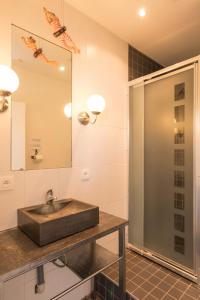 a bathroom with a sink and a shower at Appartement Le Lavandou in De Panne