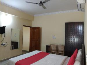 Posteľ alebo postele v izbe v ubytovaní STAYMAKER Srinivasa Residency