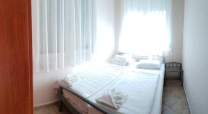 Postel nebo postele na pokoji v ubytování Beach Hotel