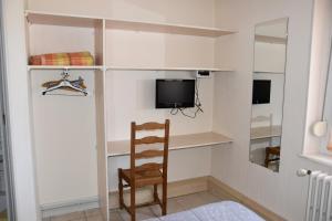 TV a/nebo společenská místnost v ubytování Hotel Gai Relais