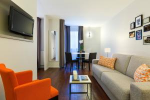 TV a/nebo společenská místnost v ubytování Citadines Antigone Montpellier