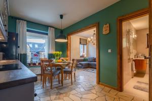 Kuchyňa alebo kuchynka v ubytovaní Apartament Zielony Blisko Krupówek