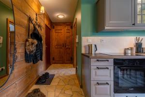 Kuchyňa alebo kuchynka v ubytovaní Apartament Zielony Blisko Krupówek