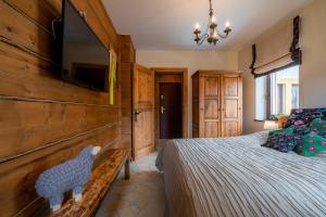 Posteľ alebo postele v izbe v ubytovaní Apartament Zielony Blisko Krupówek