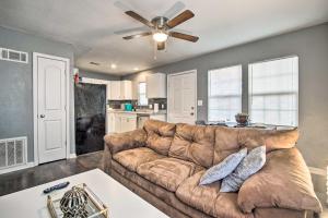 Fotografie z fotogalerie ubytování Lees Summit Home Less Than 4 Mi to Dtwn Main Street v destinaci Lees Summit