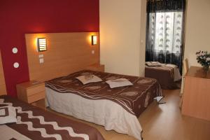 a hotel room with two beds and two lamps at Guest House Estrela in Porto