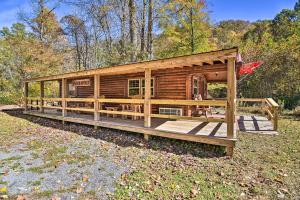 Fotografie z fotogalerie ubytování Parsons Semper Fi Cabin with Fire Pit! v destinaci Parsons