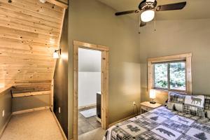 Galeriebild der Unterkunft Cozy Hikers Getaway, 5 Mi to Mt Rainier Natl Park in Ashford