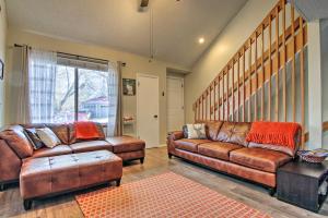 Manitou Springs Escape with AandC and Private Deck!的休息区
