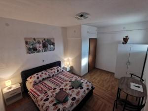 Postel nebo postele na pokoji v ubytování Large Apartment Duje