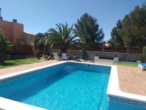 The swimming pool at or close to CAL53