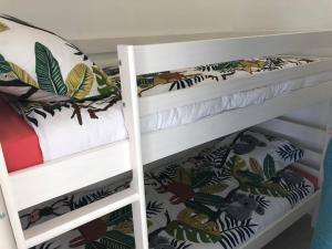 Postel nebo postele na pokoji v ubytování Magnifique appartement en front de mer, Caneylles
