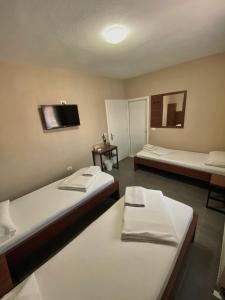 Una cama o camas en una habitación de Hotel Djerdan