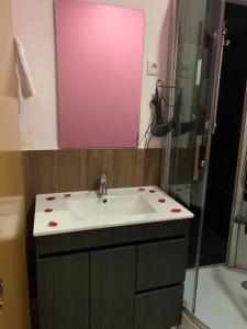 a bathroom with a sink and a mirror at Hotel Douro Vale de Campos in Penafiel