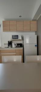 Assist' Mobil Home 463 - Beau Mobil Home 6 personnes 3 chambres coin calme 주방 또는 간이 주방