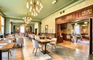 Reštaurácia alebo iné gastronomické zariadenie v ubytovaní Villa Antica