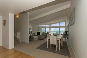 Ruang duduk di Doubtless Bay Retreat