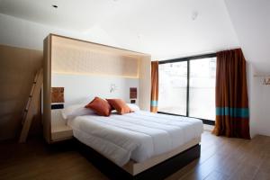A bed or beds in a room at Toc Hostel Sevilla