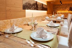 A restaurant or other place to eat at Hotel Erika