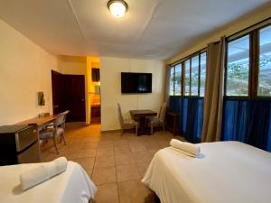 Μια τηλεόραση ή/και κέντρο ψυχαγωγίας στο Morrison Hotel San Salvador