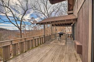 Μπαλκόνι ή βεράντα στο Resort Perks Spacious Lake of the Ozarks Home
