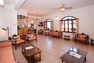 Гостиная зона в Ikaros Star Hotel