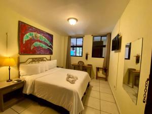 Ένα ή περισσότερα κρεβάτια σε δωμάτιο στο Morrison Hotel San Salvador +36 φωτογραφίες