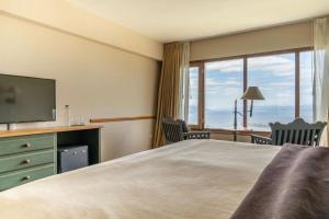 Cama ou camas em um quarto em Wyndham Garden Ushuaia Hotel del Glaciar