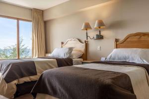 Cama ou camas em um quarto em Wyndham Garden Ushuaia Hotel del Glaciar
