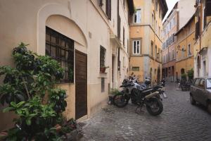 Gallery image of Diamonds And Rust in Rome