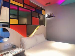A bed or beds in a room at 陽光空氣水海景電梯民宿 Sunshine Air Water Sea View Homestay