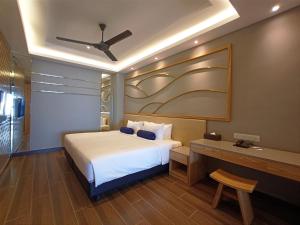 Letto o letti in una camera di Pacific Regency Beach Resort, Port Dickson