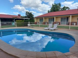 Piscina di Emerald Explorers Inn o nelle vicinanze