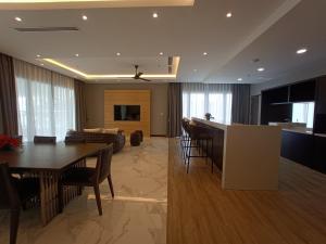TV o dispositivi per l'intrattenimento presso Pacific Regency Beach Resort, Port Dickson